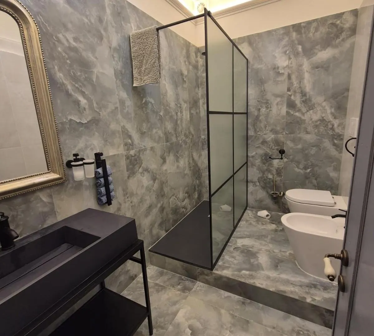 Suite Sole Bologna Centro 0*,